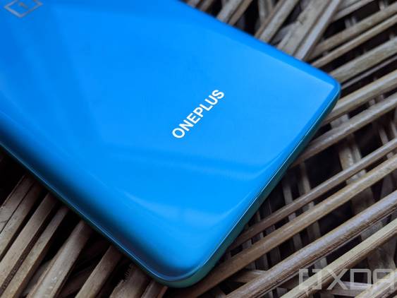 OnePlus-8T-Aquamarine-Green-Back-Logo