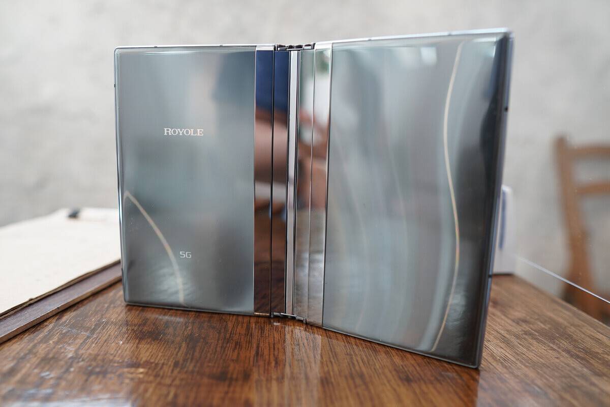 Royole FlexPai 2 back