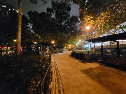 S20-FE ultra wide shot of walkway at night