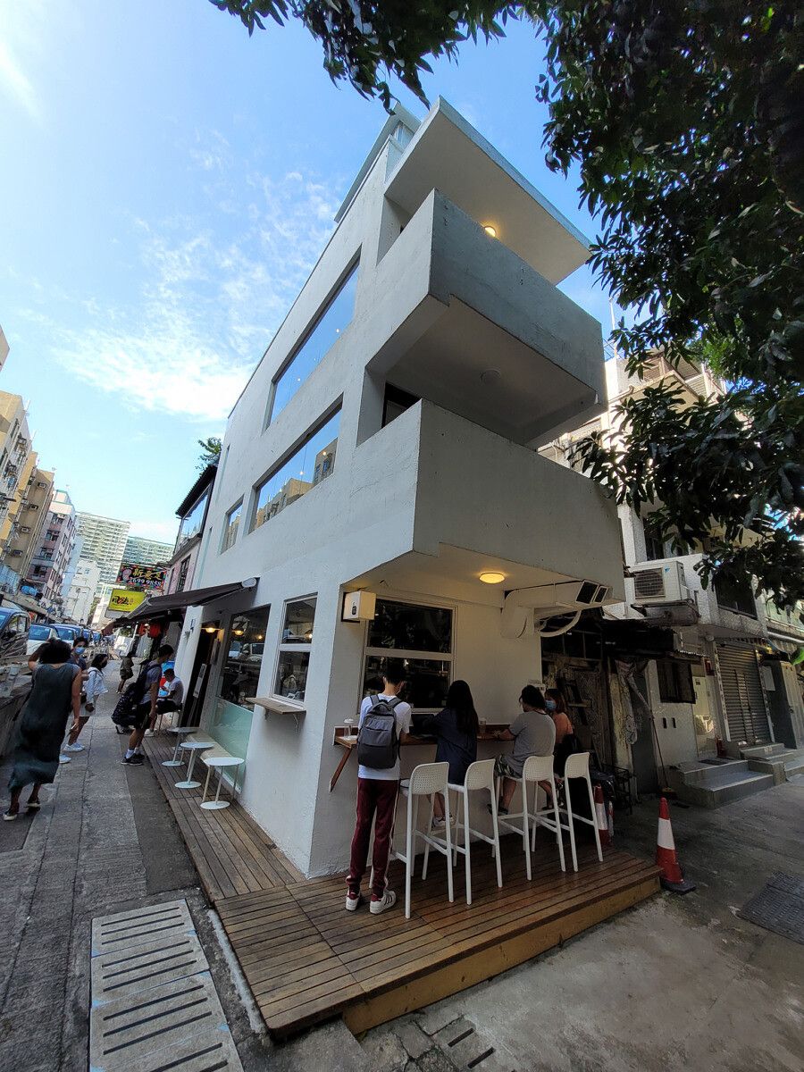 S20 FE ultra wide shot of a place to eat