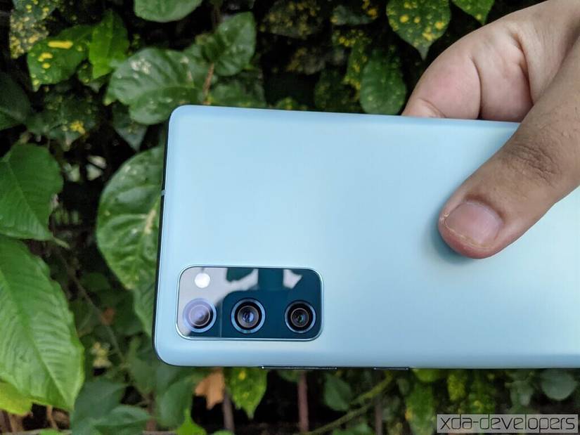 Samsung Galaxy S20 FE Cloud Mint cameras
