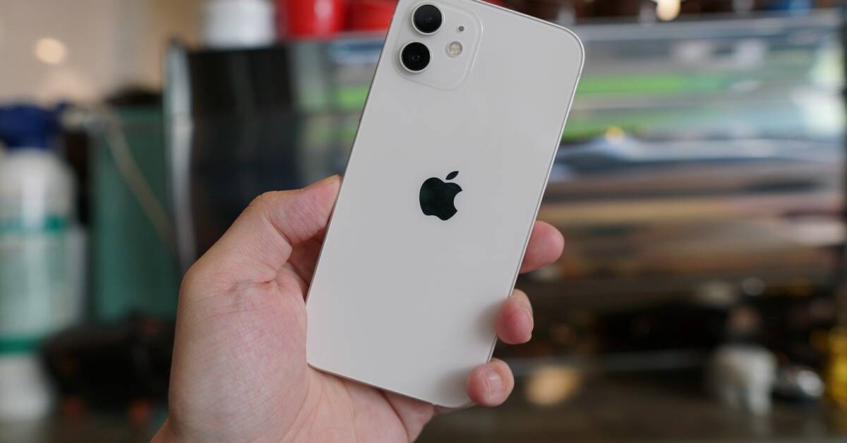 iPhone 12 Hands-On: Apple's best contender for a value flagship? iPhone 12 Hands-On: Apple's best contender for a value flagship?