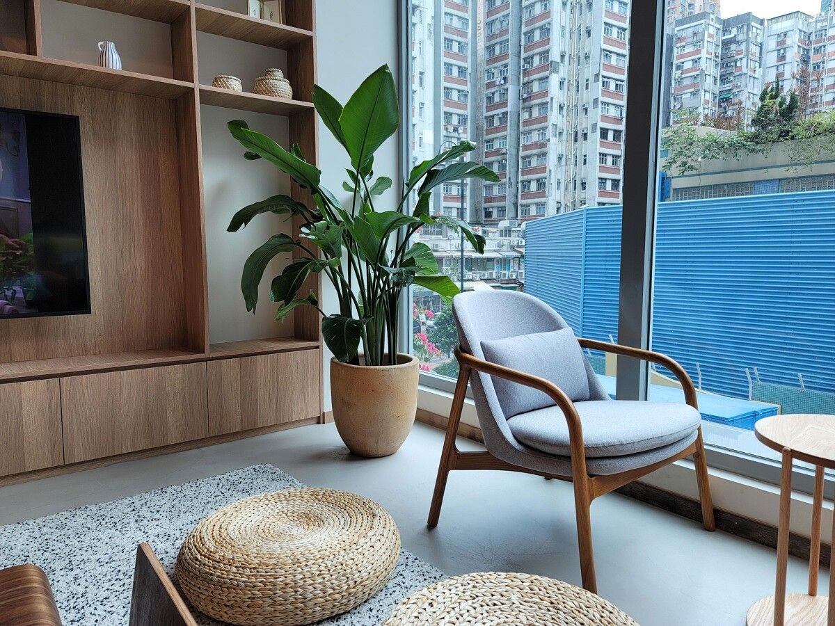 a Samsung Galaxy Note 20 image of a living room.