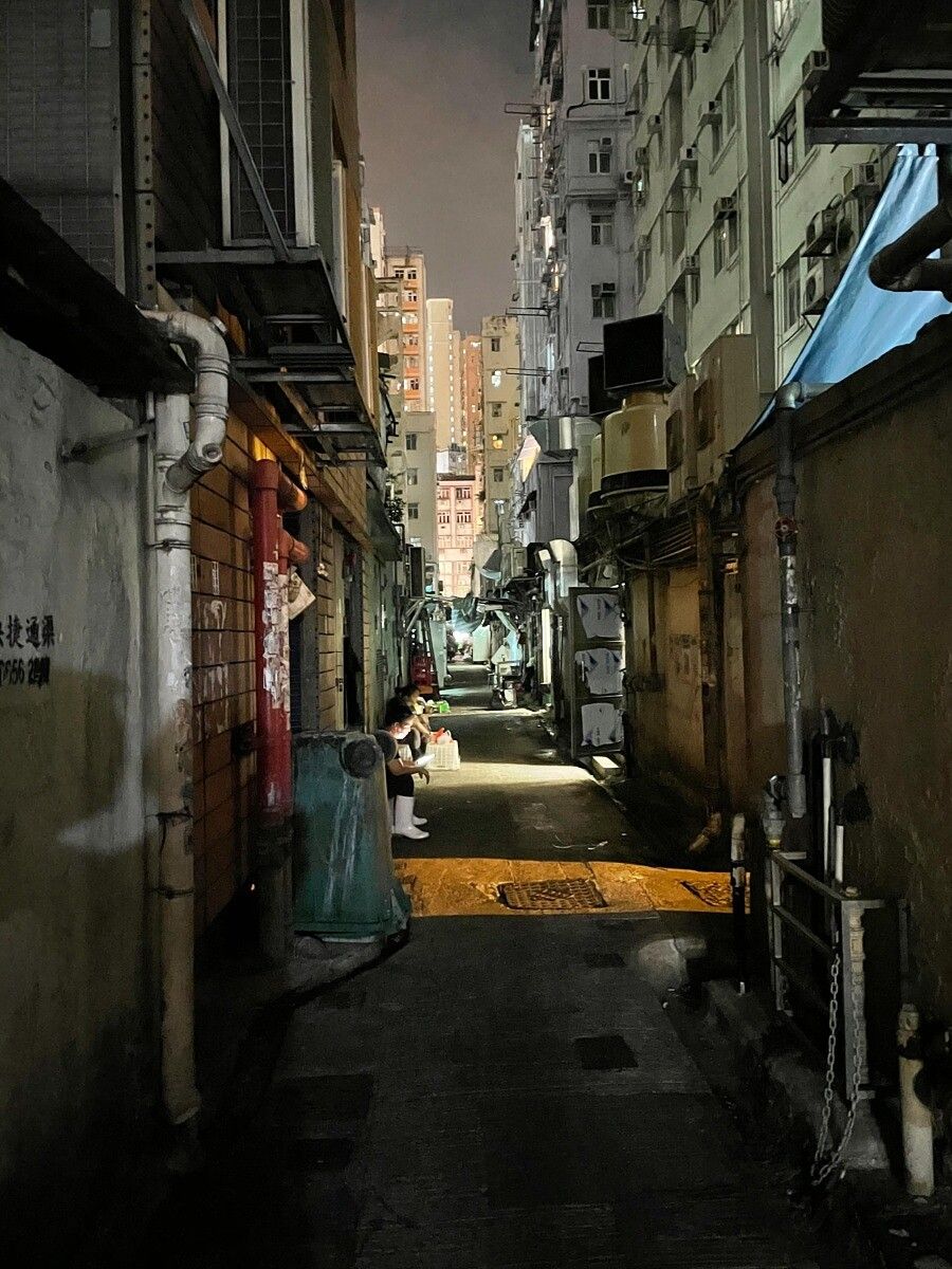 iPhone 12 night sample