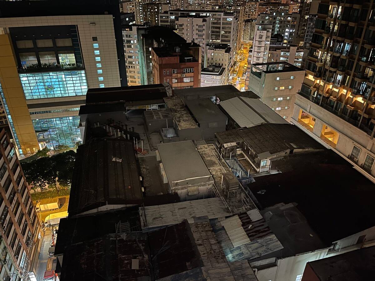 iPhone 12 night sample