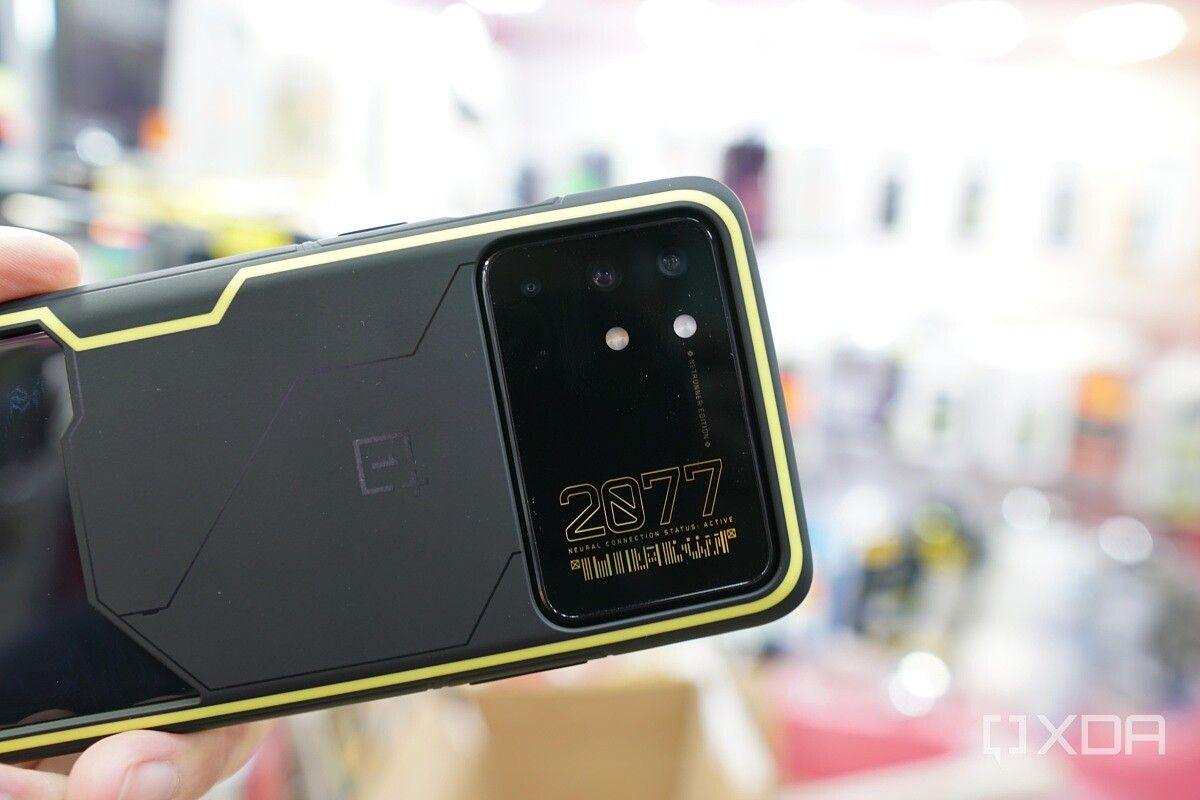 OnePlus 8T Cyberpunk 2077 Edition Hands-On: Not just a new paint job!