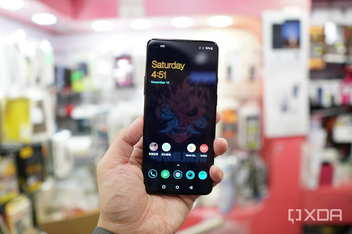 The homescreen of the OnePlus 8T Cyberpunk 2077 Edition