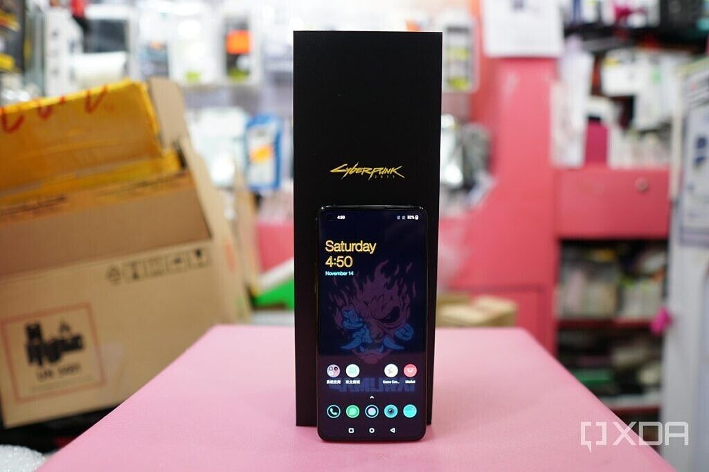 OnePlus 8T Cyberpunk 2077 Edition Hands-On: Not just a new paint job!