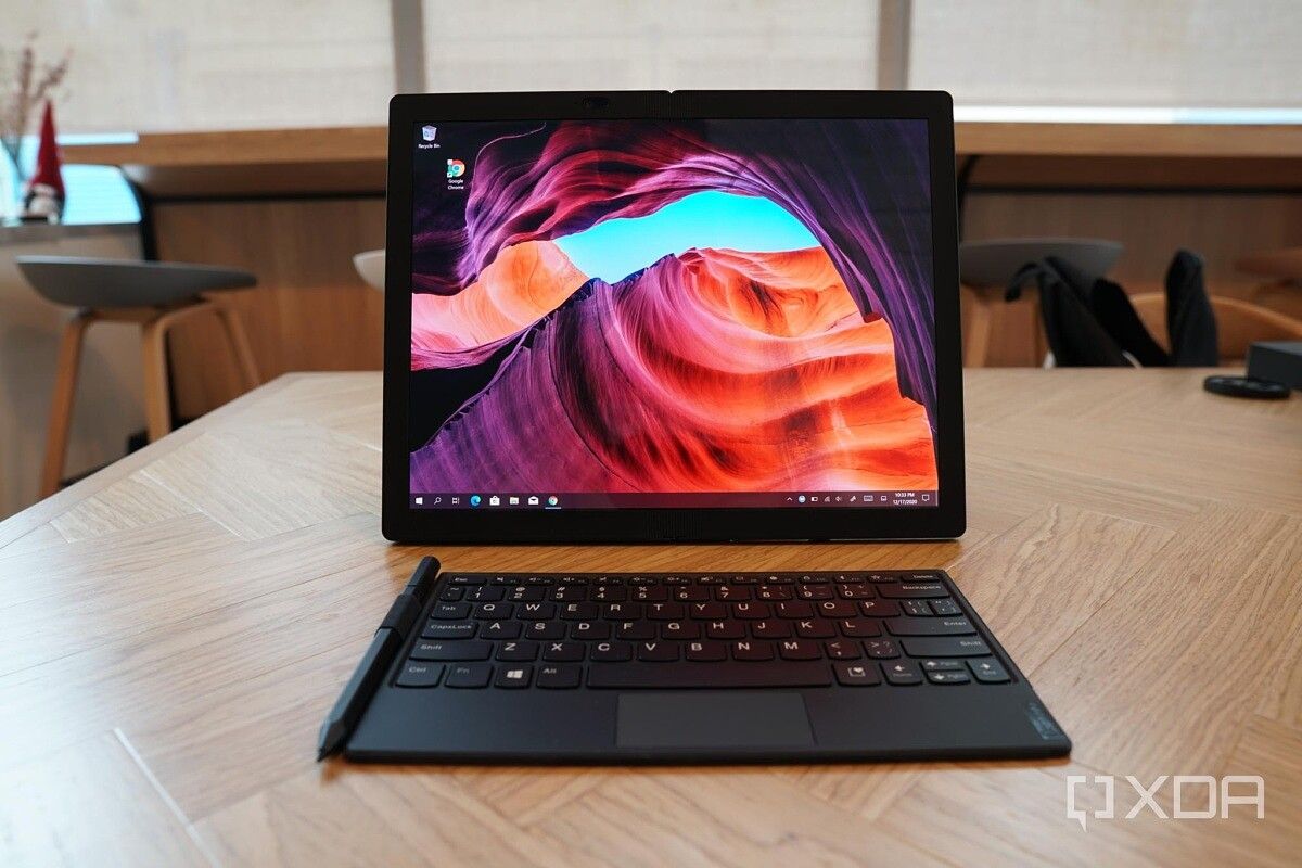 Lenovo ThinkPad X1 Fold screen detached from keyboard
