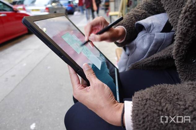 Sketching on the Lenovo ThinkPad X1 Fold