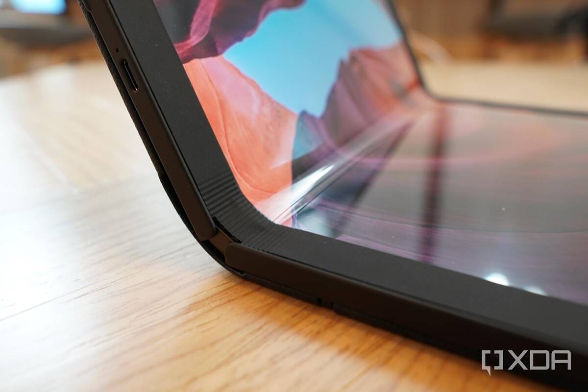 The ThinkPad X1 Fold's hinge
