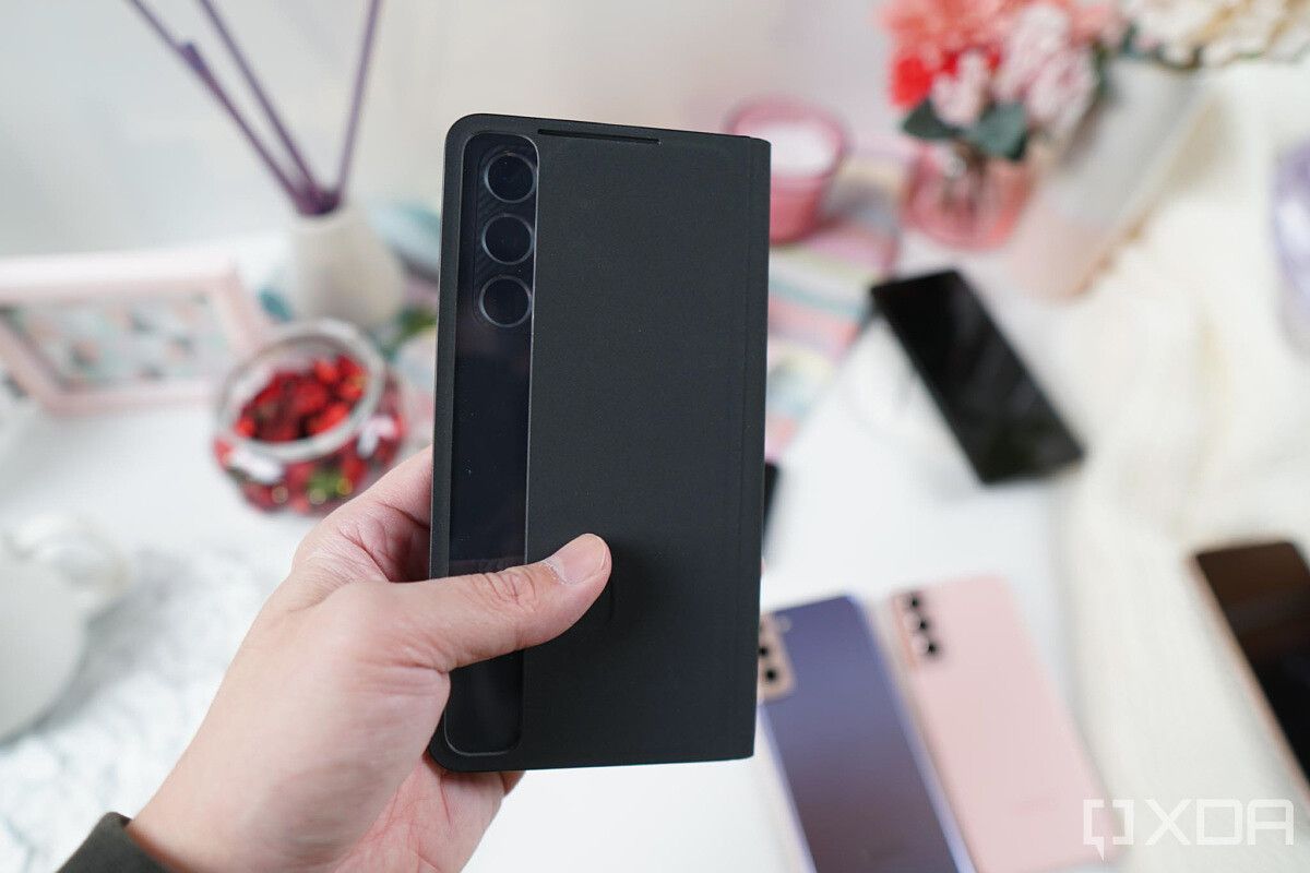 The Samsung S-Pen case in hand
