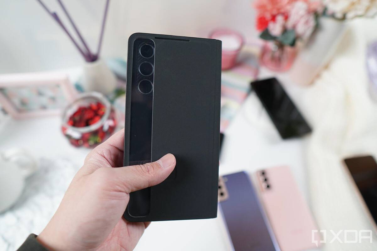 The Samsung S-Pen case in hand