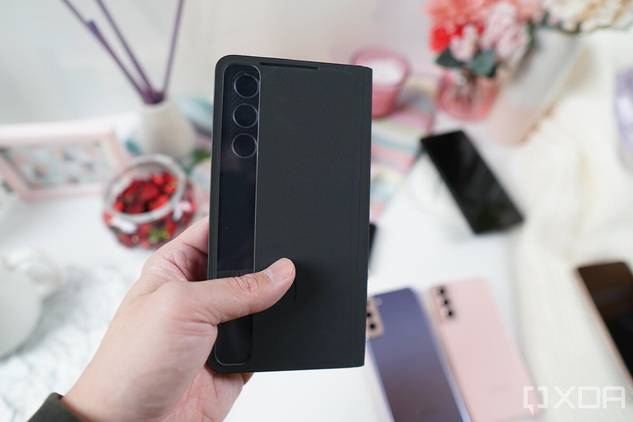 The Samsung S-Pen case in hand