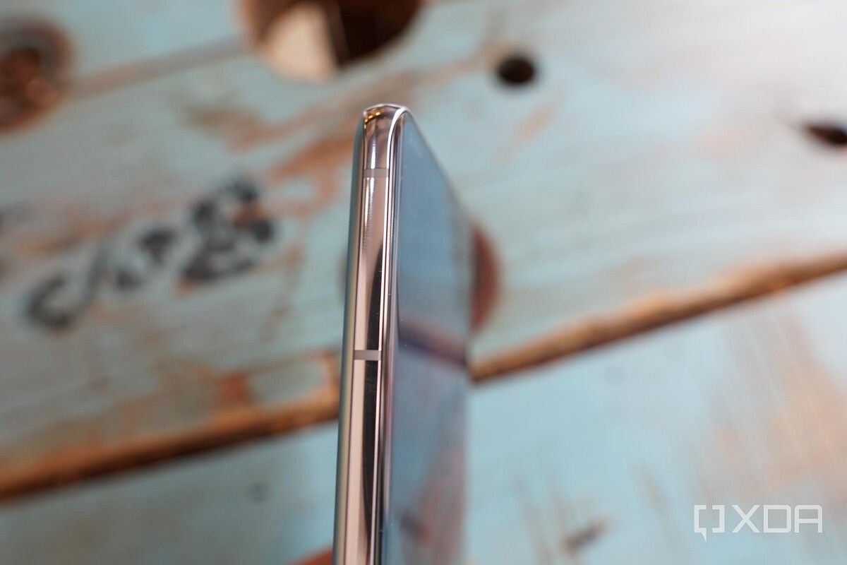 Galaxy S21 Ultra subtle curvature