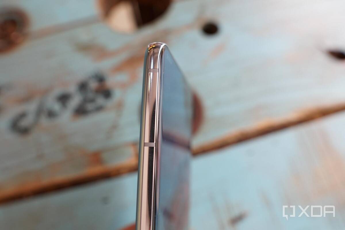 Galaxy S21 Ultra subtle curvature