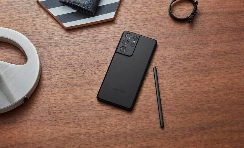 Samsung Galaxy S21 Ultra in Black with S Pen
