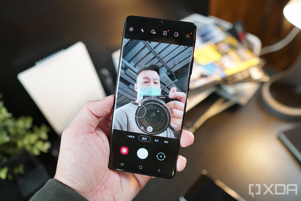 The S21 Ultra screen with camera app