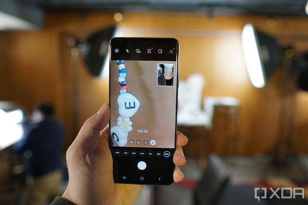 S21 Ultra zooming 100x periscope camera