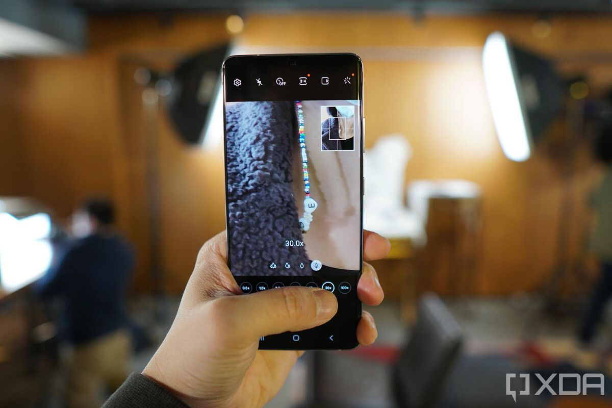 S21 Ultra zooming 30x periscope camera