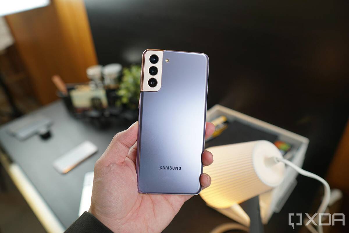The Galaxy S21 in purple