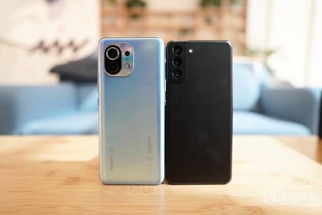Xiaomi Mi 11 and Samsung Galaxy S21 Plus