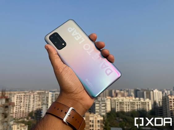 Realme X7 Pro back in shimmering color