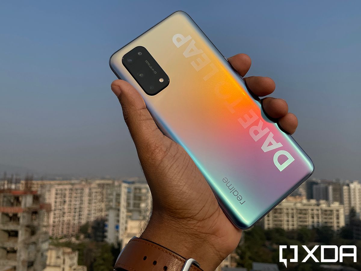 Realme X7 Pro back in shimmering color