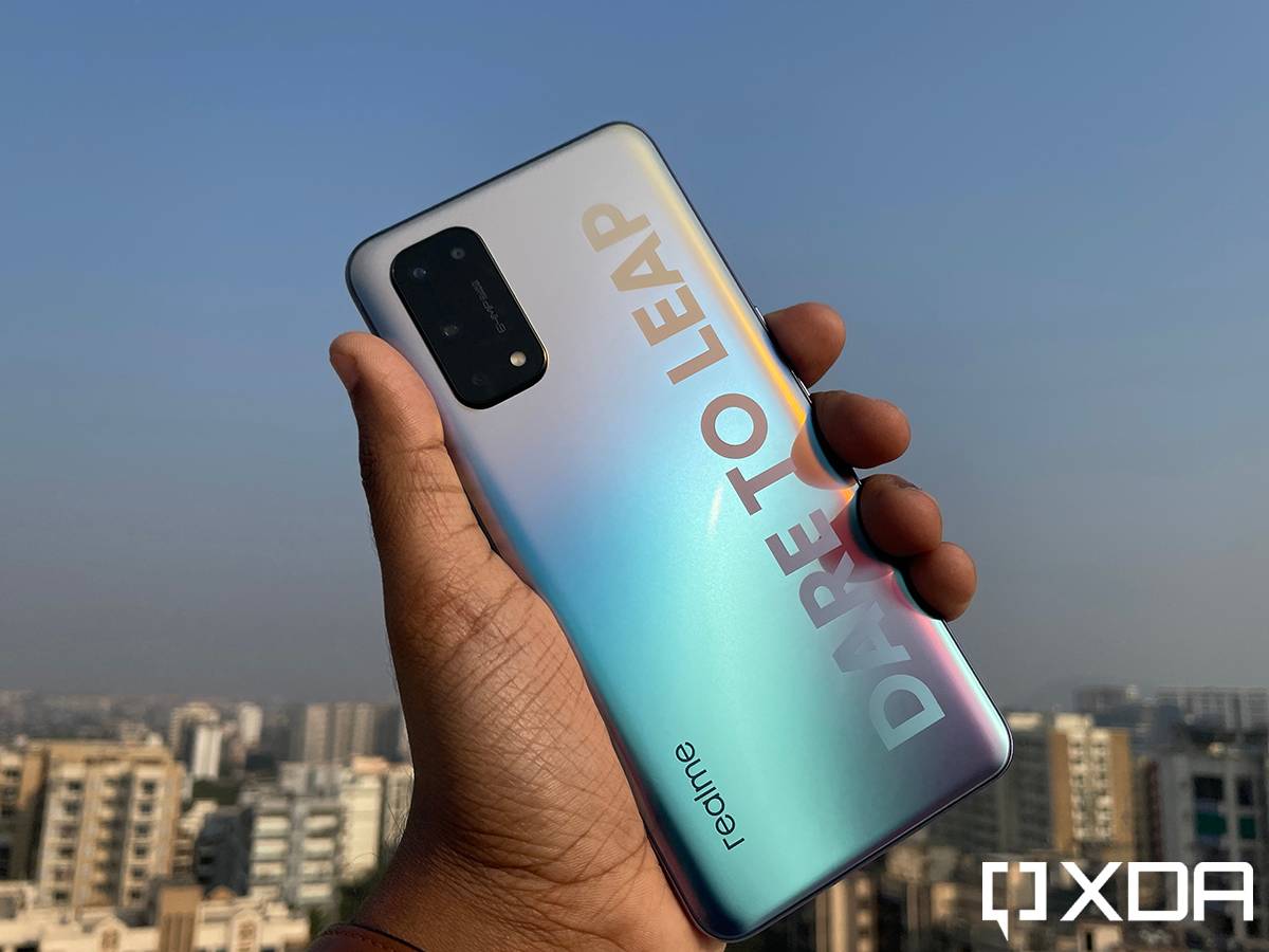 Realme X7 Pro back in shimmering color