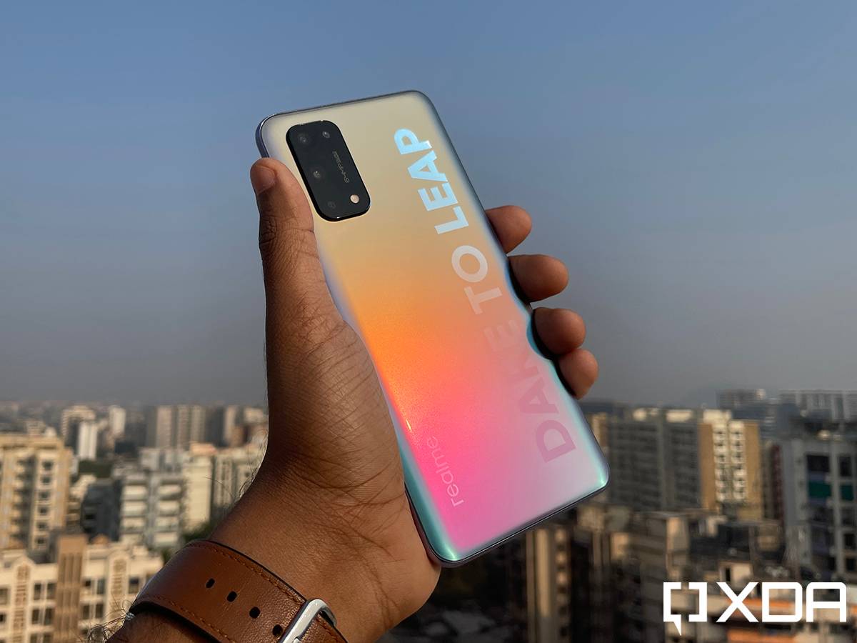 Realme X7 Pro back in shimmering color