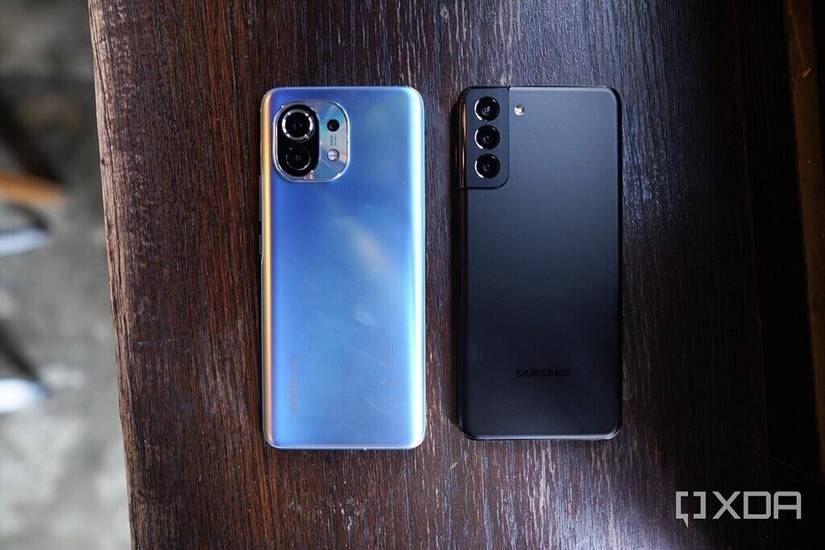 Xiaomi Mi 11 and Samsung Galaxy S21 Plus