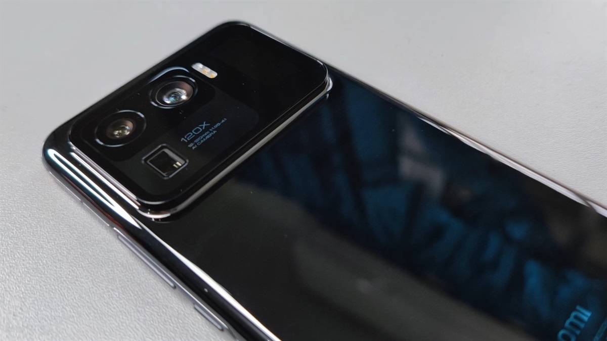 Xiaomi Mi 11 Ultra in black