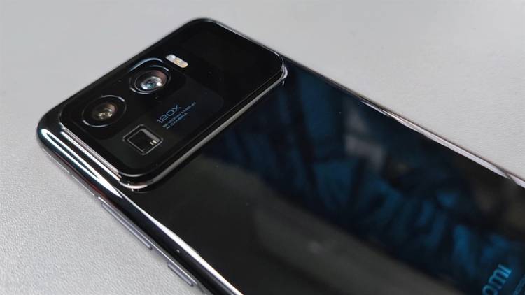 Xiaomi Mi 11 Ultra in black
