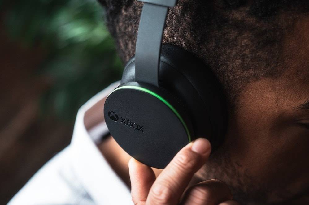 man wearing xbox headet with zoom in on right earcup