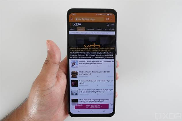 Notchless display on the ASUS ROG Phone 5