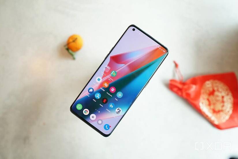 OPPO Find X3 Pro screen
