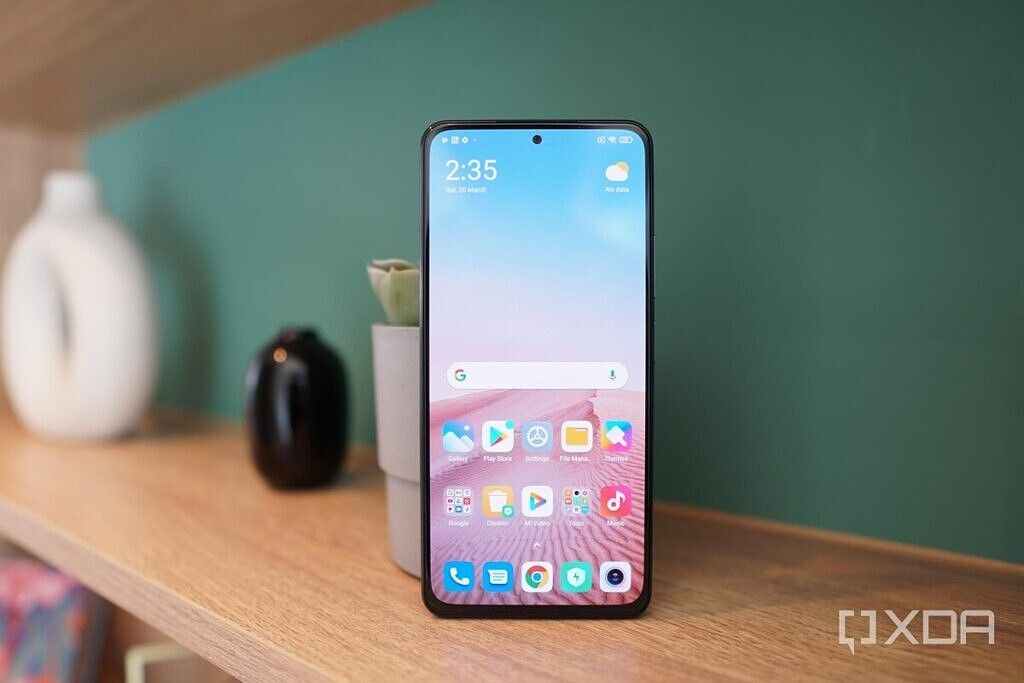 POCO F3 Hands-On: Flagship-level haptics and screen for a whole