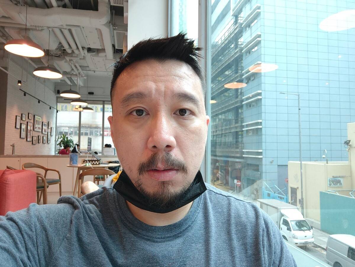 OPPO Find X3 Pro selfie