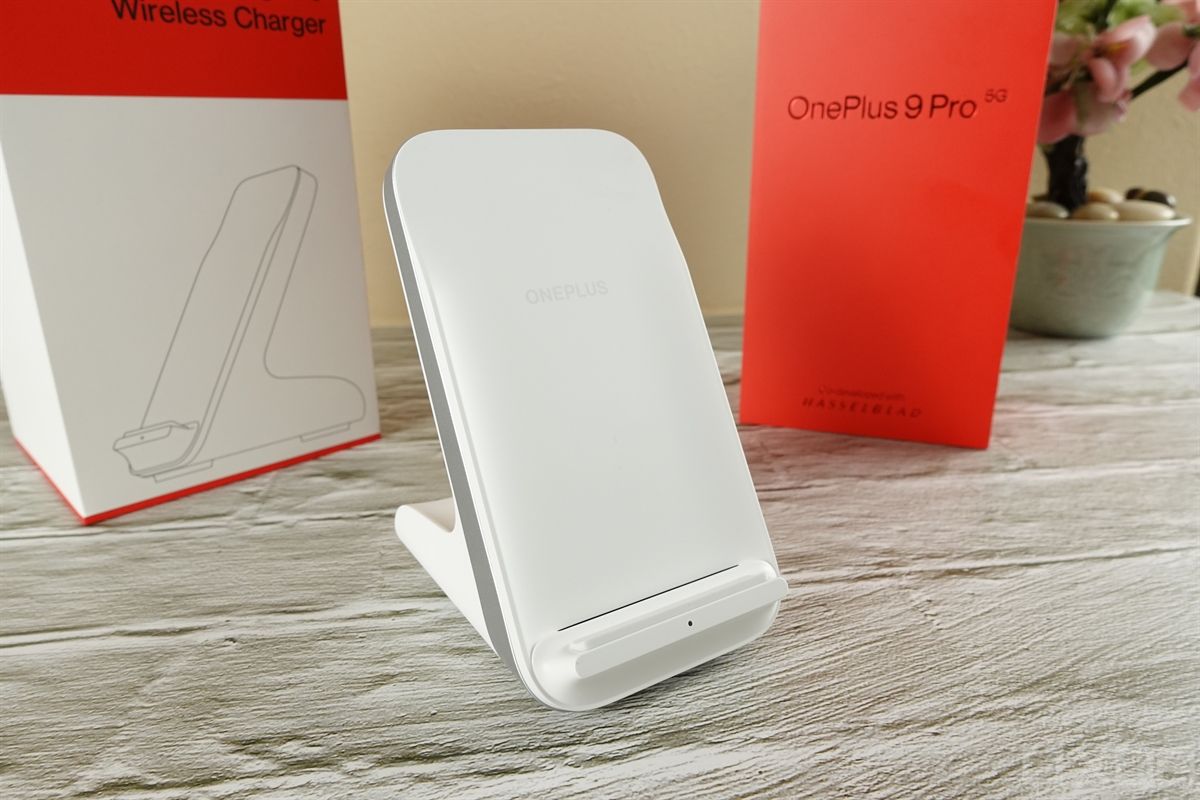 Warp Charge 50 Wireless Charger
