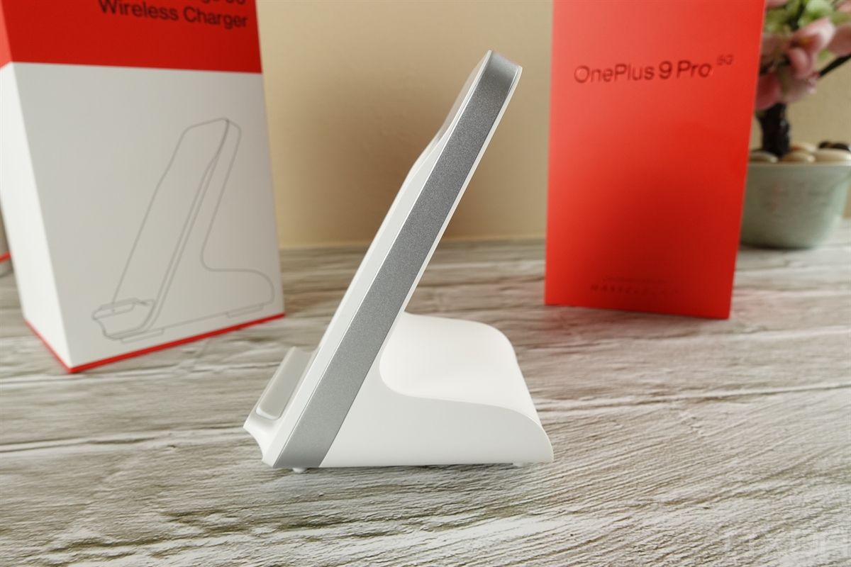 Warp Charge 50 Wireless Charger