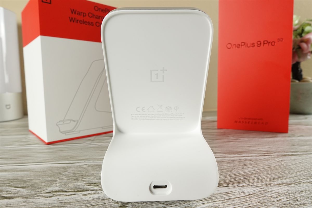 Warp Charge 50 Wireless Charger