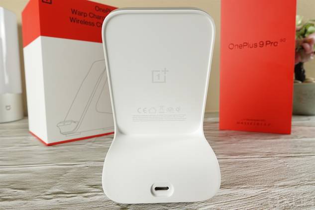 Warp Charge 50 Wireless Charger