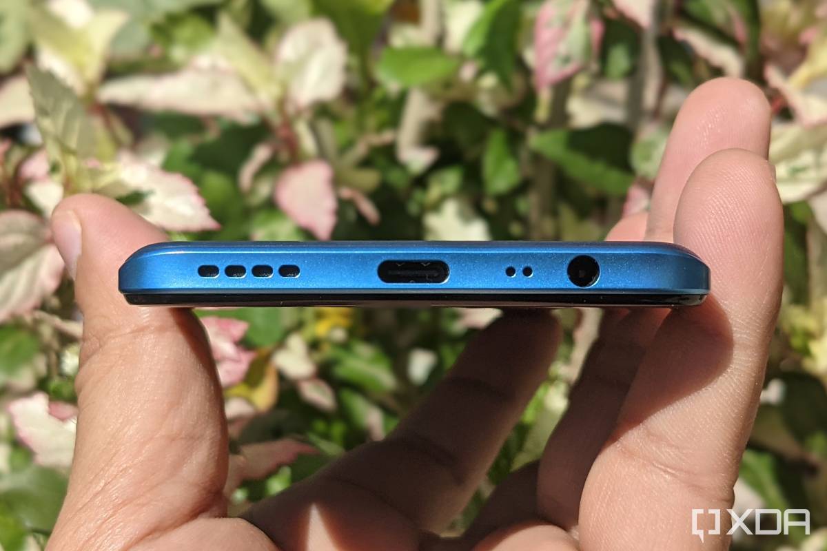 Realme 8 Pro review Infinite blue 128GB ports