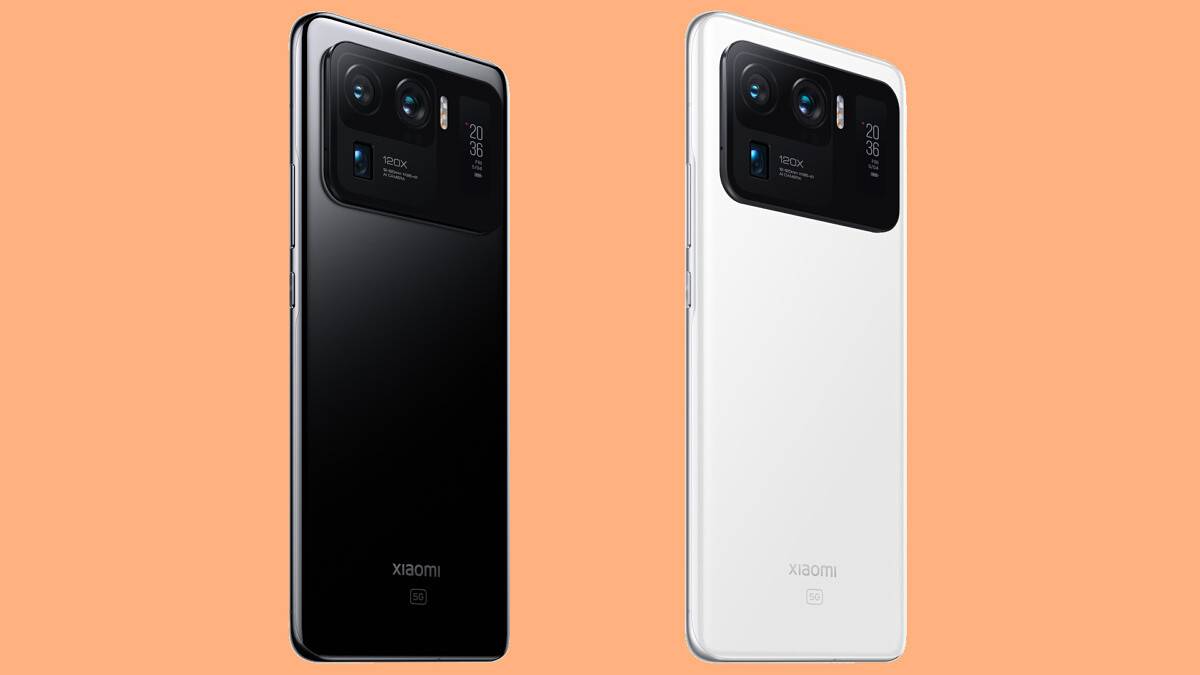 Xiaomi Mi 11 Ultra in black and white