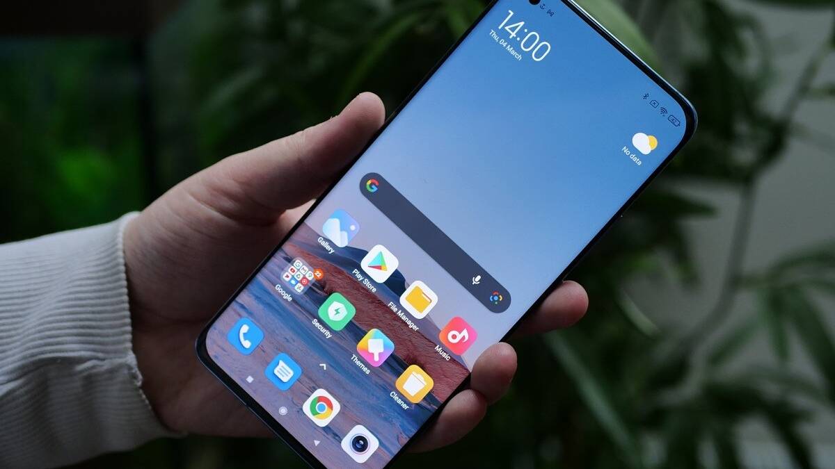 Xiaomi Mi 11 in-hand showing the launcher