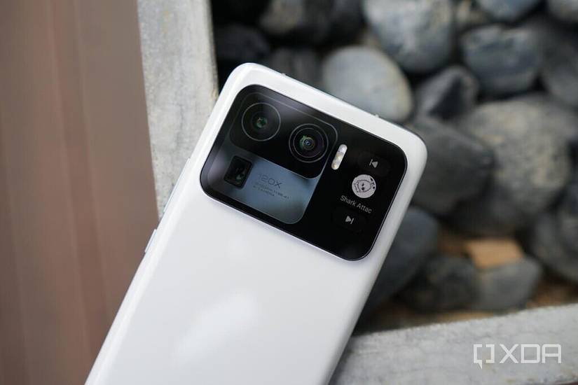 The Xiaomi Mi 11 Ultra camera module is huge