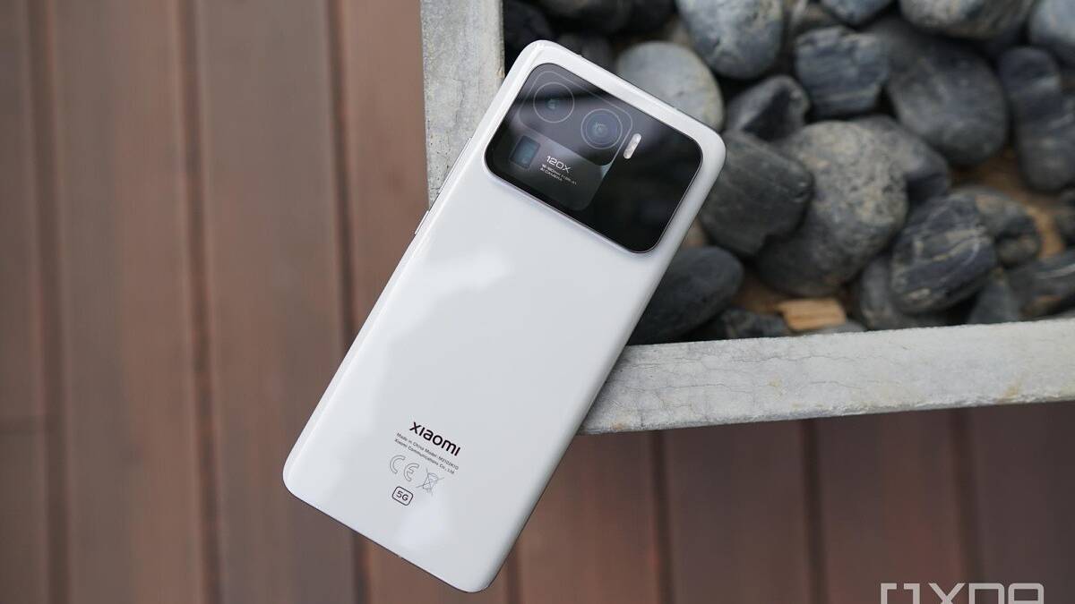 Xiaomi Mi 11 Ultra in ceramic white