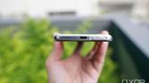 The bottom of the Mi 11 Ultra is flat.