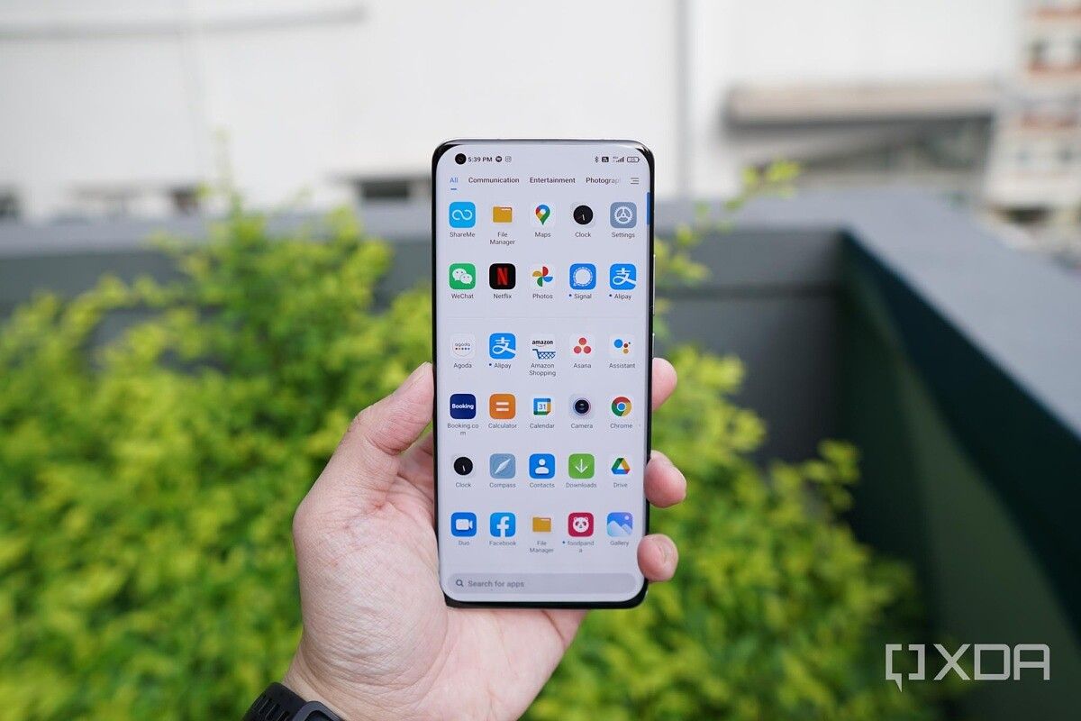 The Mi 11 Ultra's 6.8-inch display with quad curves