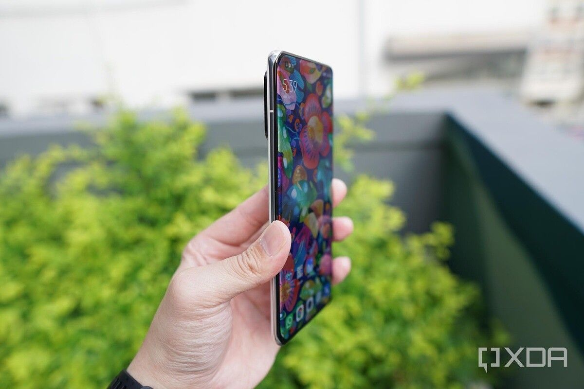 You can see the Mi 11 Ultra's camera bump even from the side